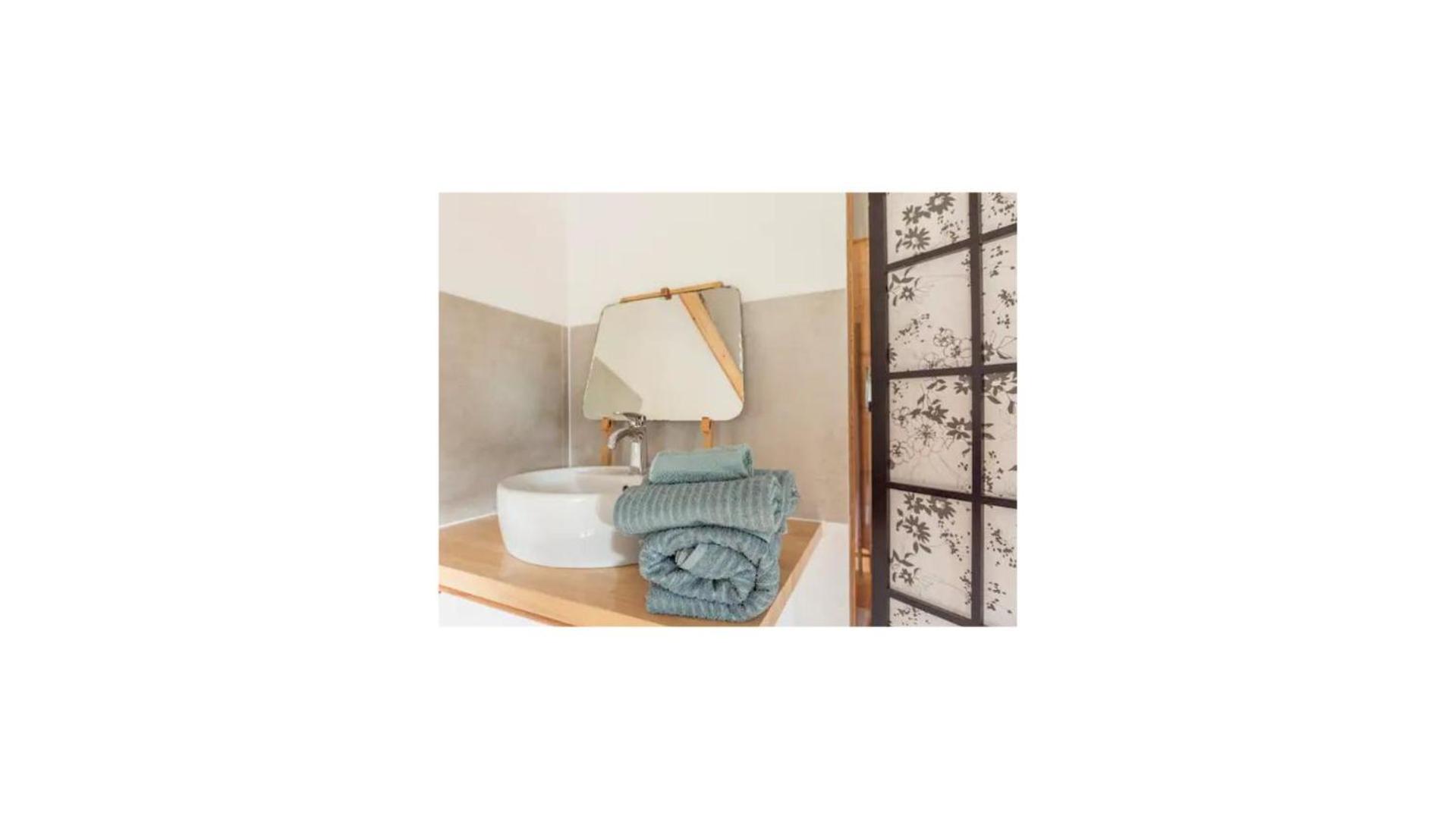 Chambre Triple Deluxe - Gite De La Louve Fougax-et-Barrineuf المظهر الخارجي الصورة