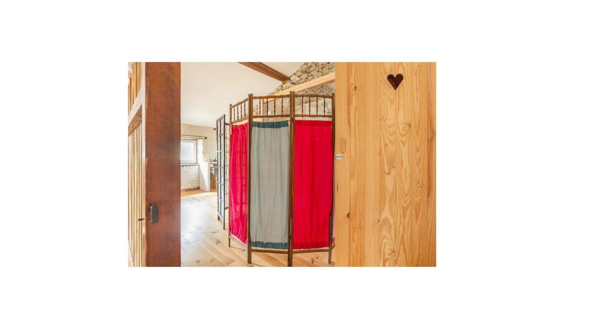 Chambre Triple Deluxe - Gite De La Louve Fougax-et-Barrineuf المظهر الخارجي الصورة